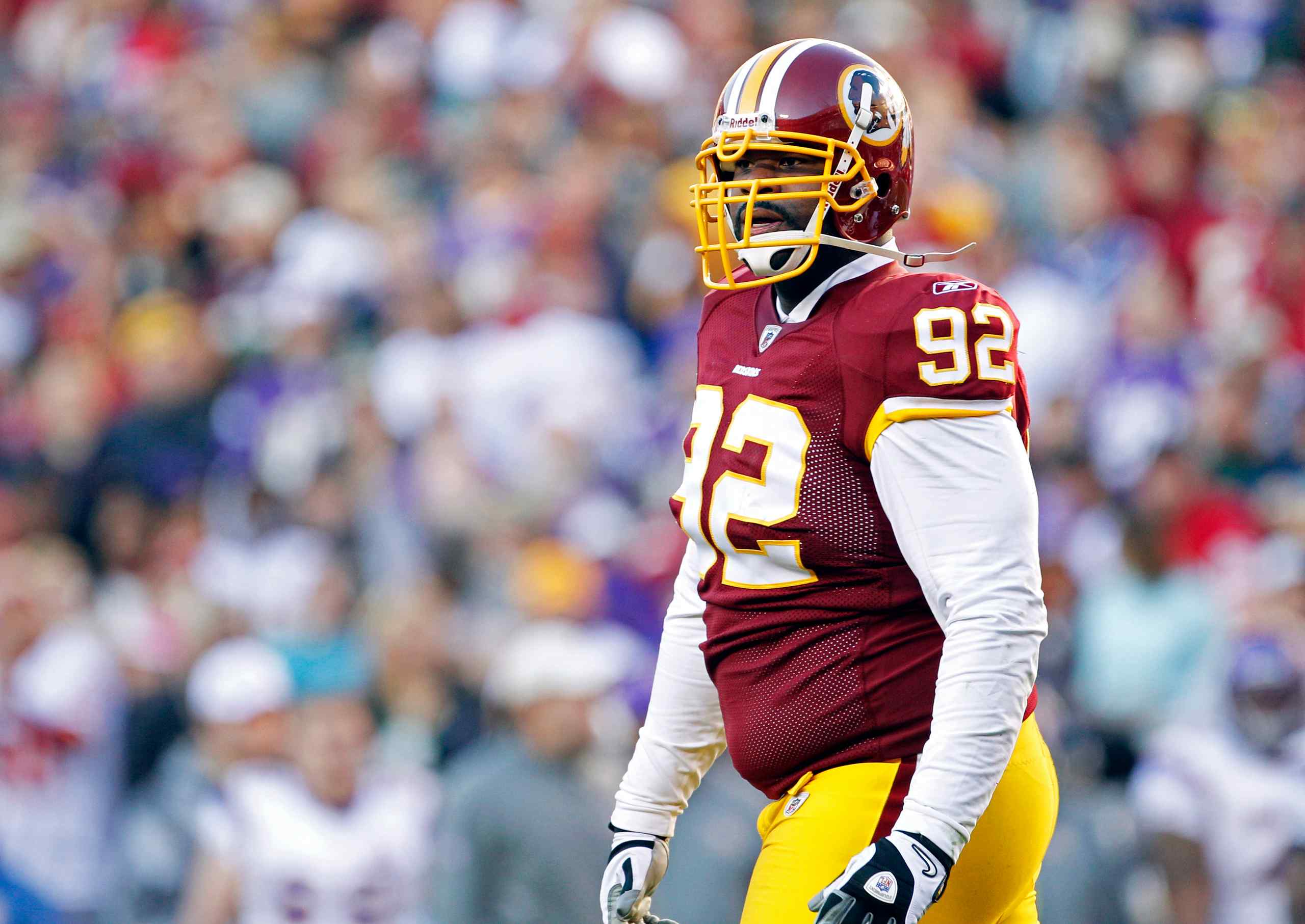 A photo of Albert Haynesworth playing for Washington.